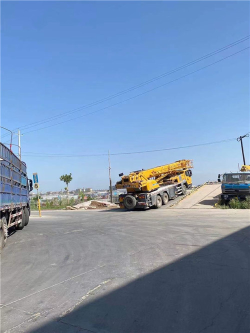 东川区25吨吊车的租赁价格大概是多少？