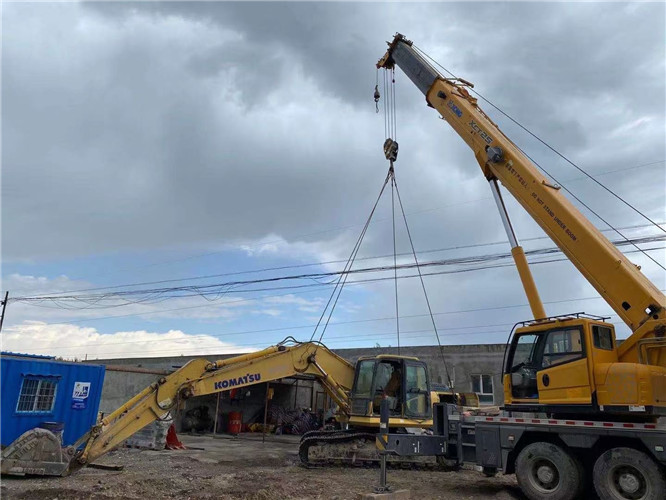 东川区25吨吊车的工作半径是多少？